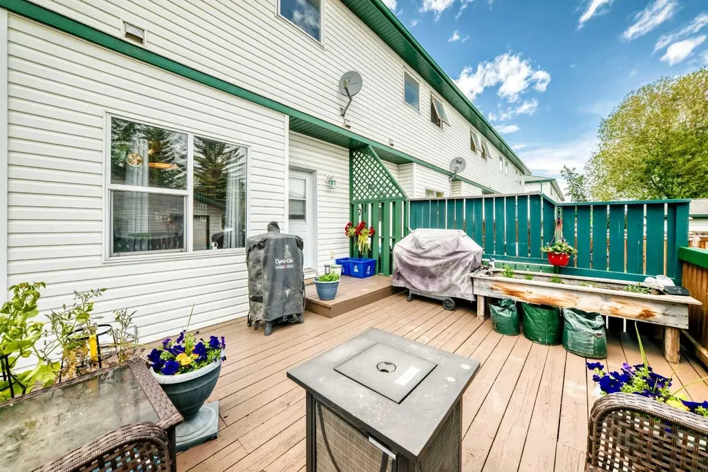 21 Amer Close Red Deer AB T4R2S3