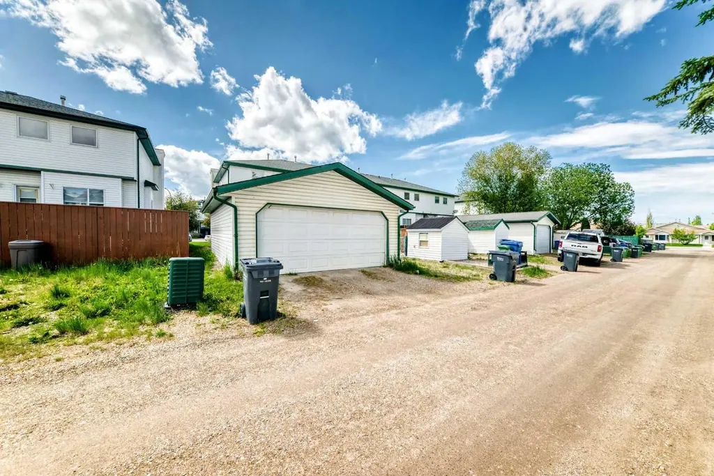 21 Amer Close Red Deer AB T4R2S3