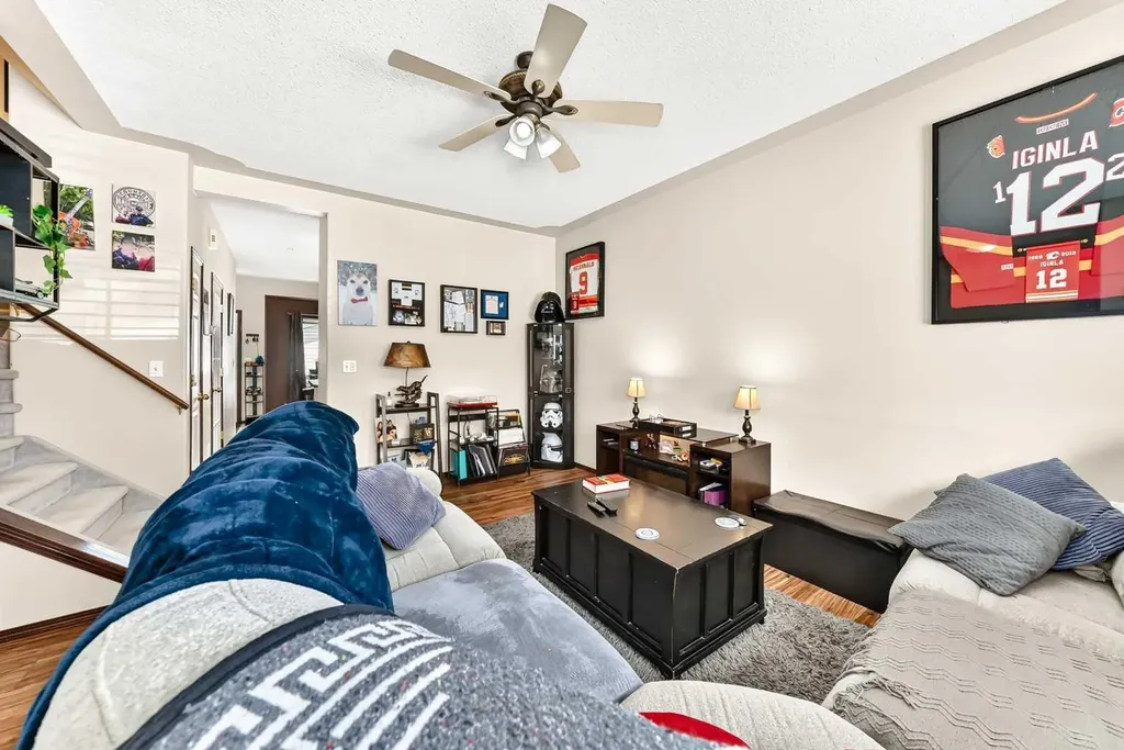 21 Amer Close Red Deer AB T4R2S3
