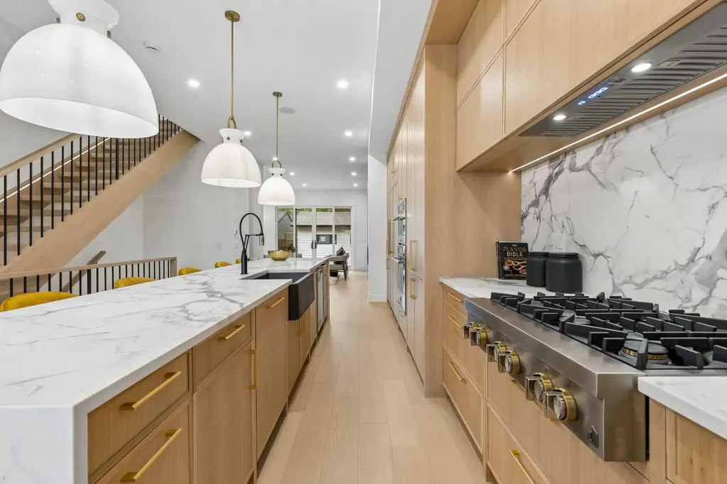 1807 Broadview Road NW Calgary AB T2N 3H6