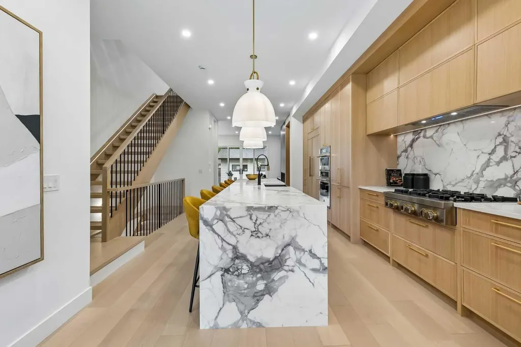 1807 Broadview Road NW Calgary AB T2N 3H6