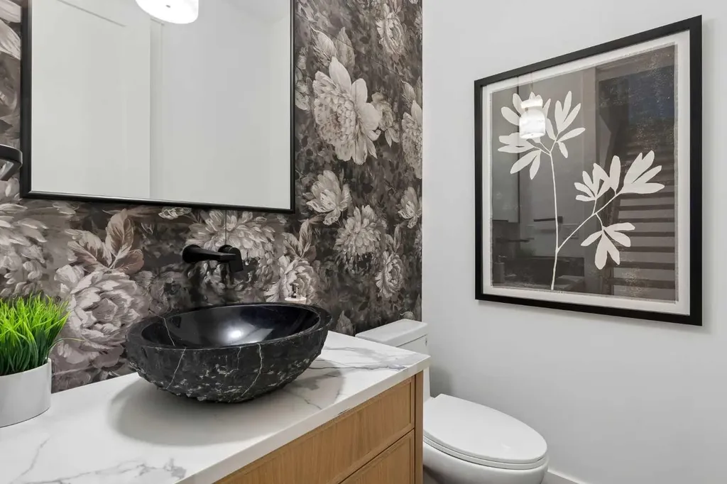 1807 Broadview Road NW Calgary AB T2N 3H6