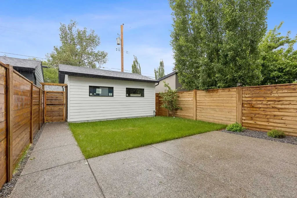 1807 Broadview Road NW Calgary AB T2N 3H6
