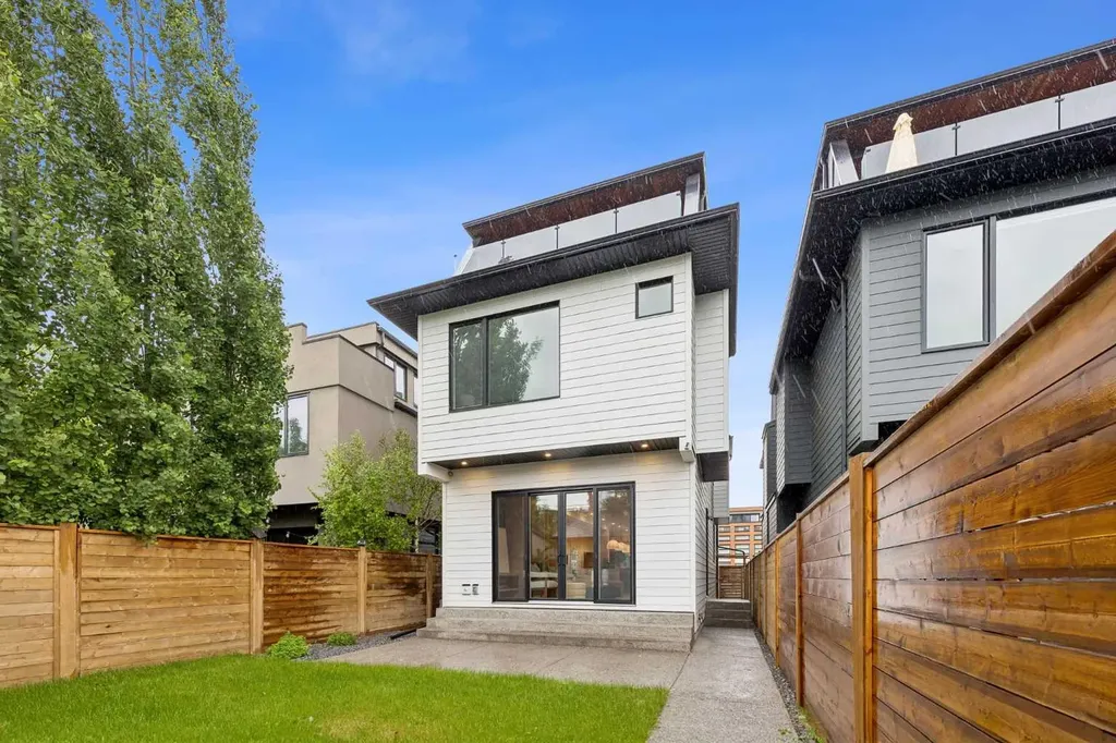 1807 Broadview Road NW Calgary AB T2N 3H6