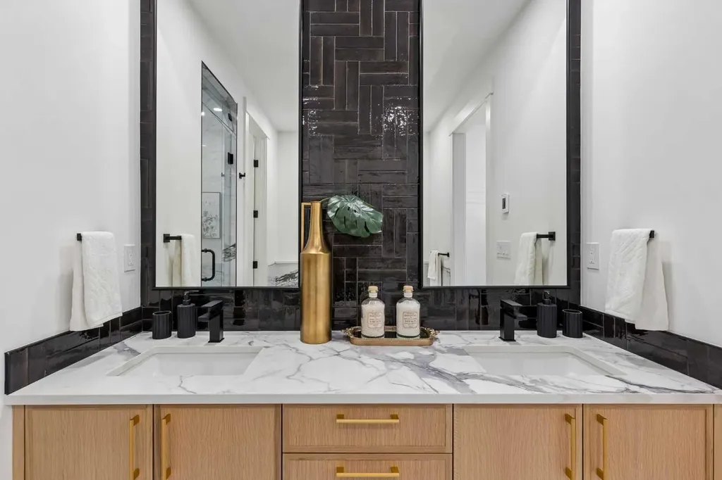 1807 Broadview Road NW Calgary AB T2N 3H6