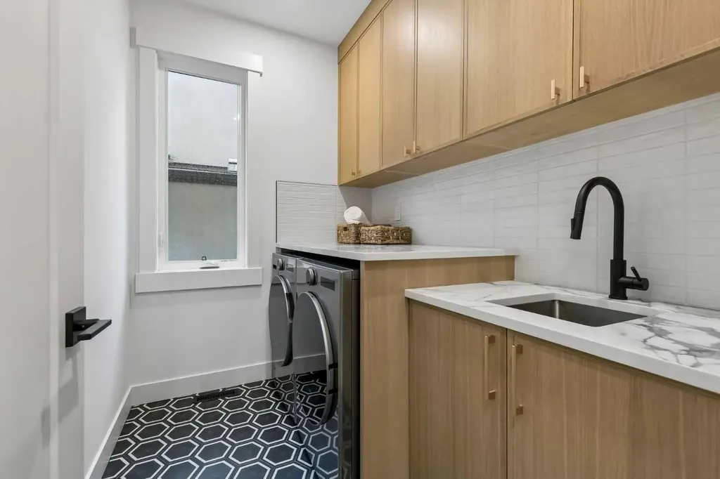 1807 Broadview Road NW Calgary AB T2N 3H6
