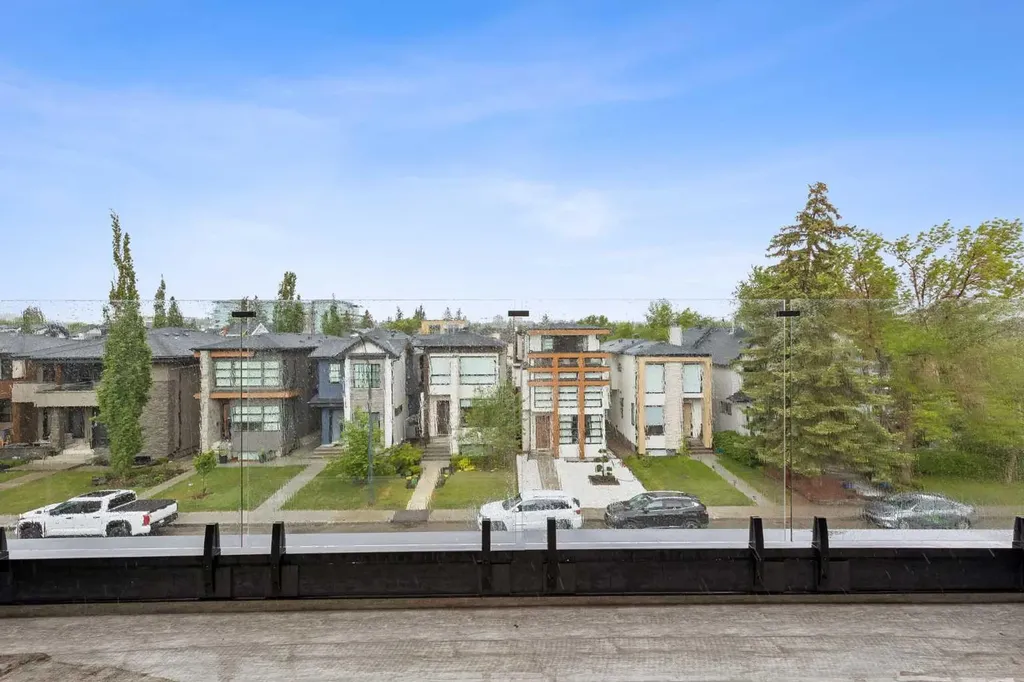 1807 Broadview Road NW Calgary AB T2N 3H6