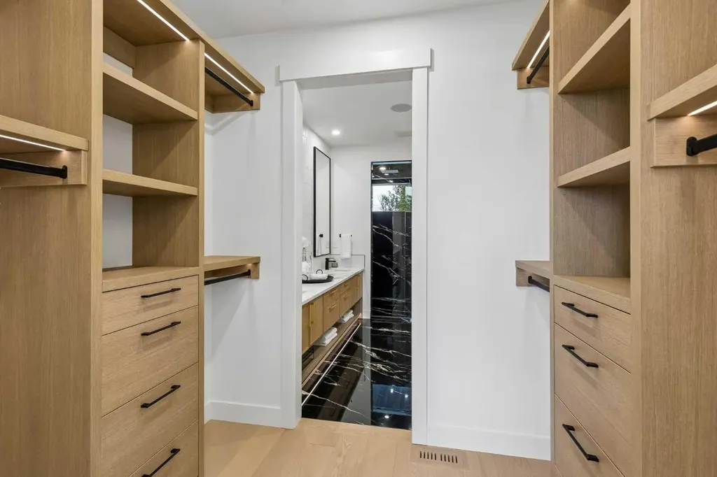 1807 Broadview Road NW Calgary AB T2N 3H6