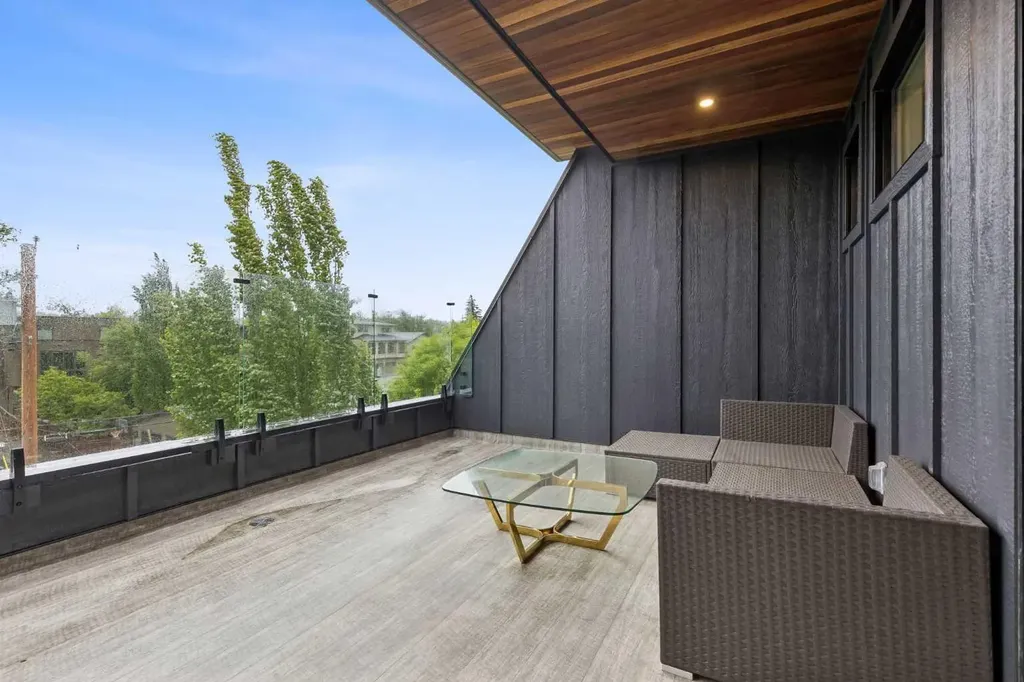 1807 Broadview Road NW Calgary AB T2N 3H6