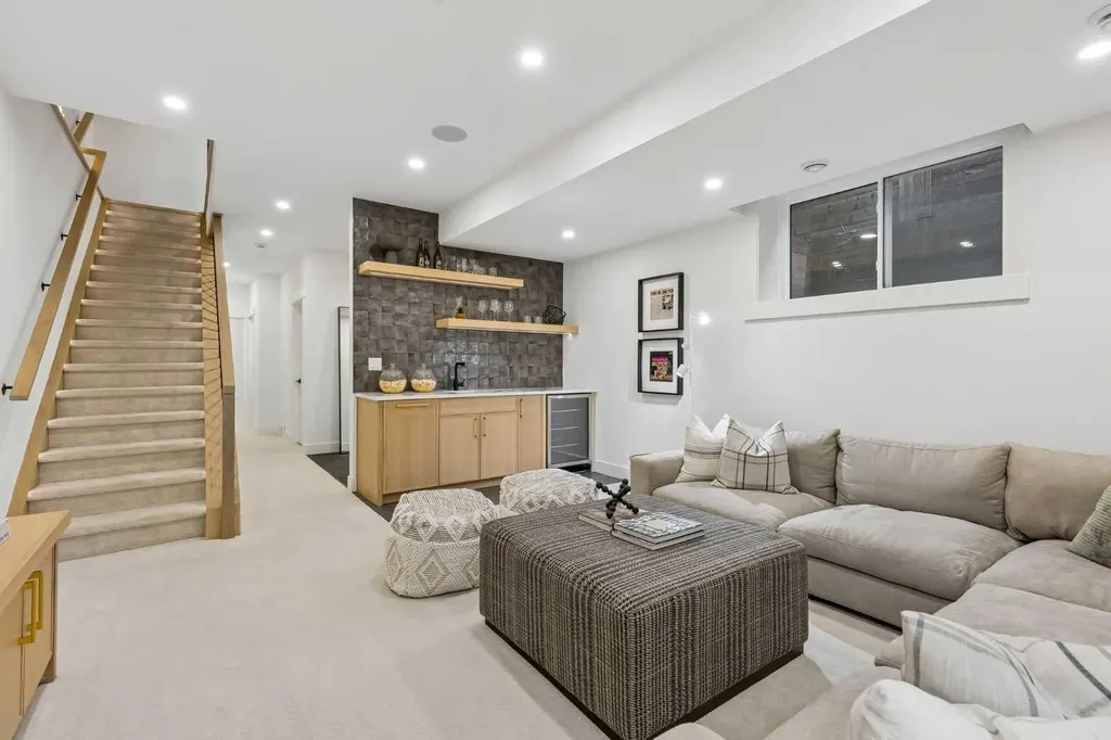 1807 Broadview Road NW Calgary AB T2N 3H6