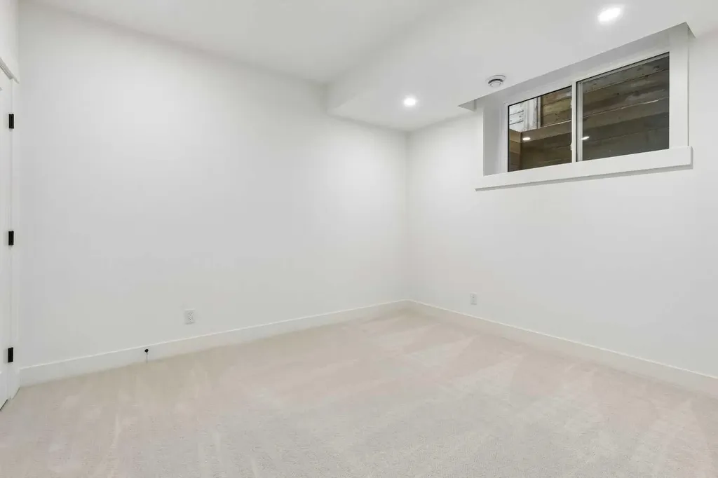 1807 Broadview Road NW Calgary AB T2N 3H6