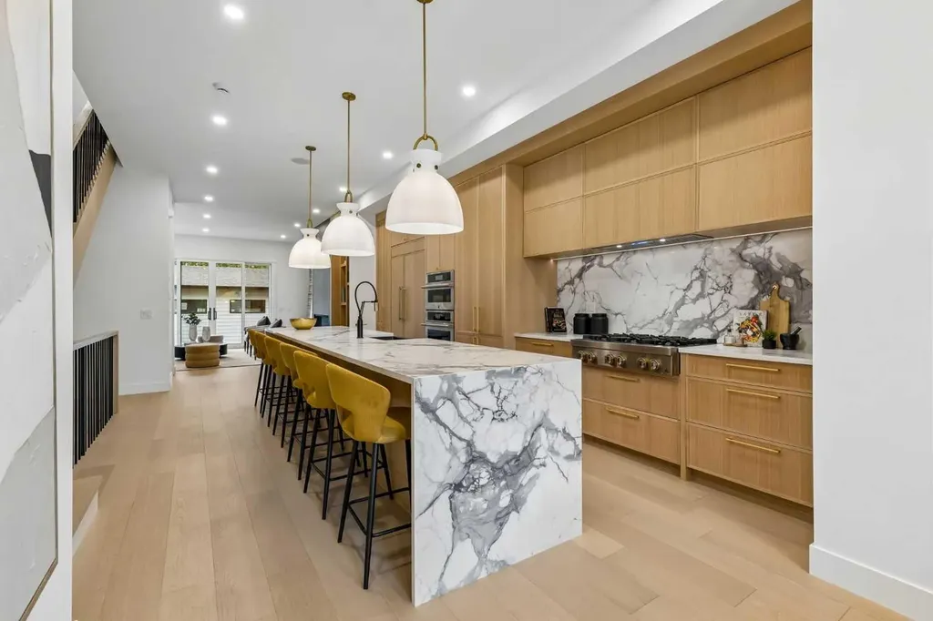 1807 Broadview Road NW Calgary AB T2N 3H6