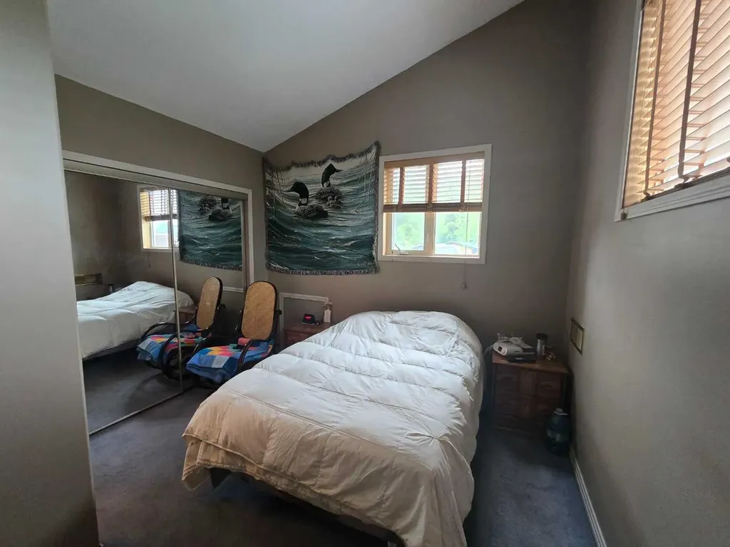 5106 Center Avenue Robb AB T7E 1X0