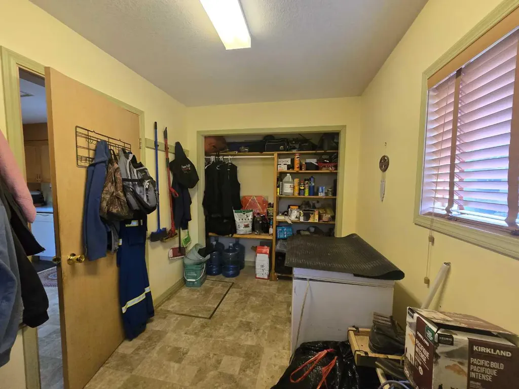 5106 Center Avenue Robb AB T7E 1X0