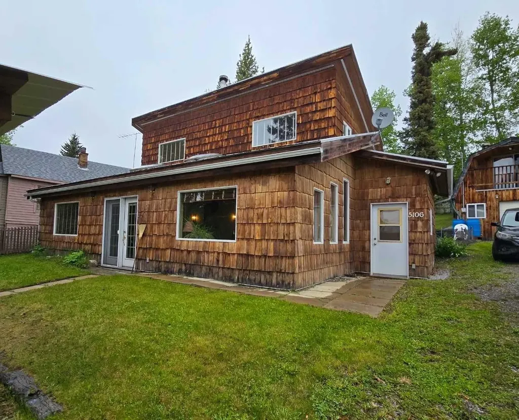 5106 Center Avenue Robb AB T7E 1X0