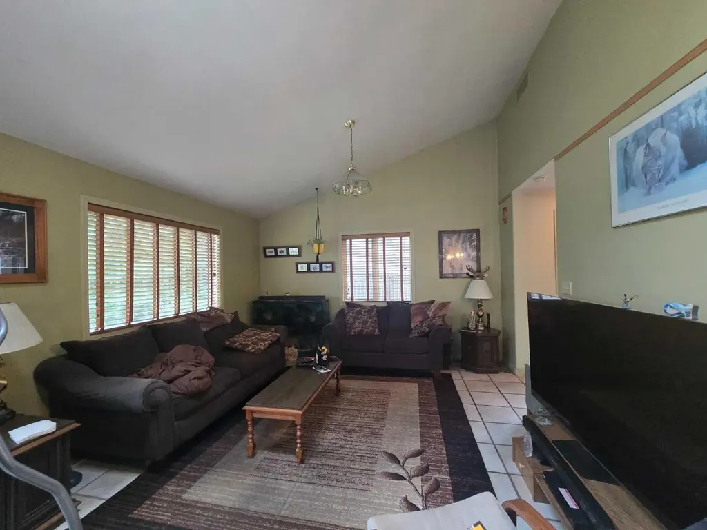 5106 Center Avenue Robb AB T7E 1X0
