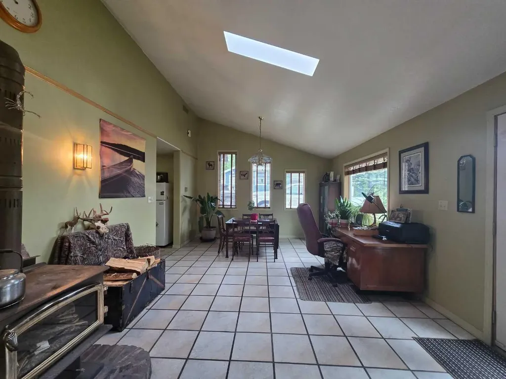 5106 Center Avenue Robb AB T7E 1X0