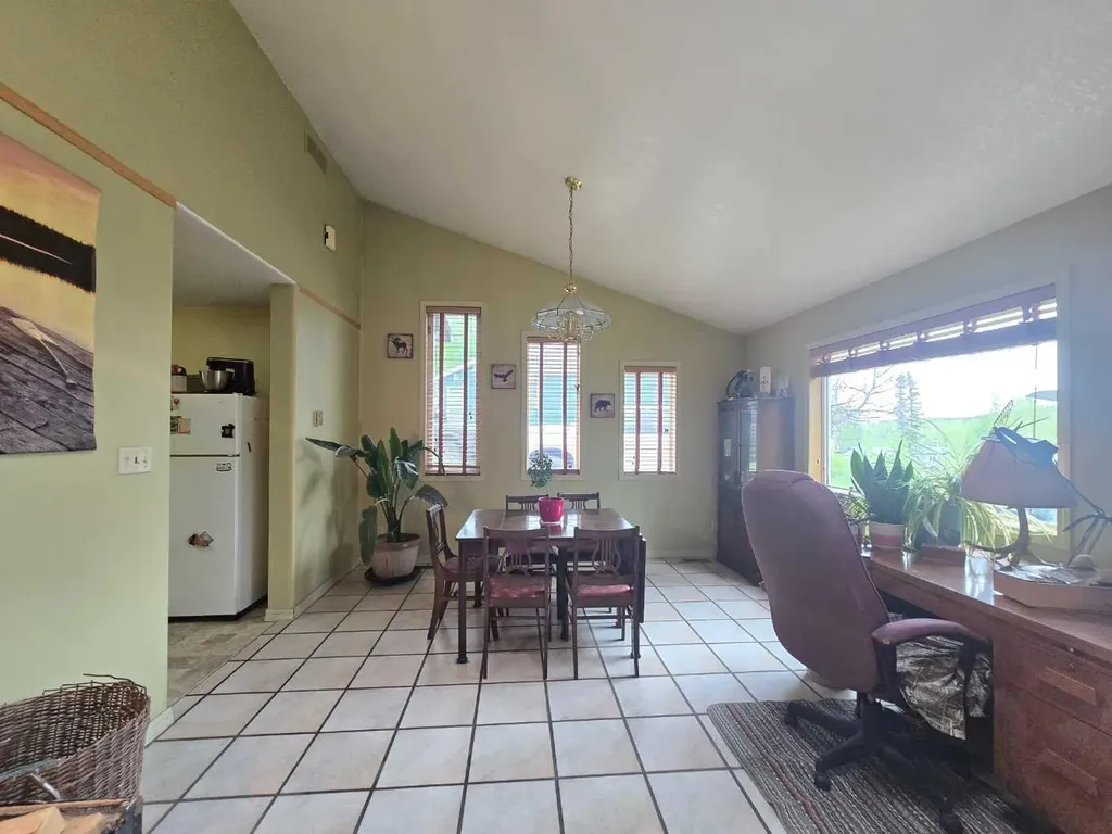 5106 Center Avenue Robb AB T7E 1X0