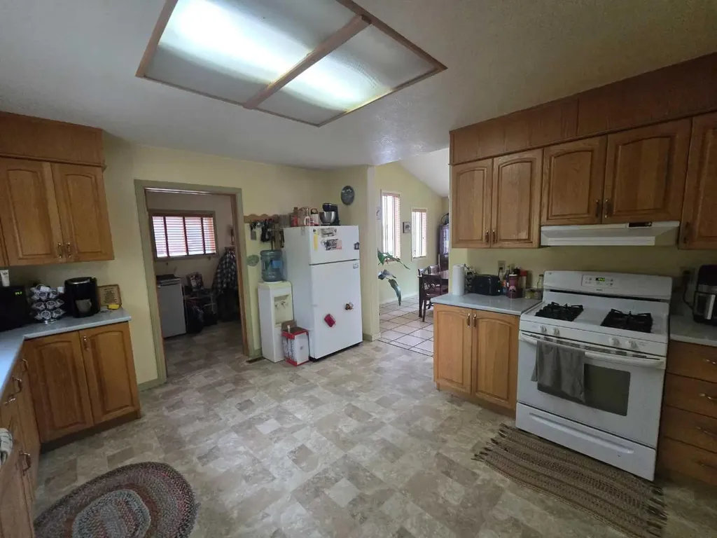 5106 Center Avenue Robb AB T7E 1X0
