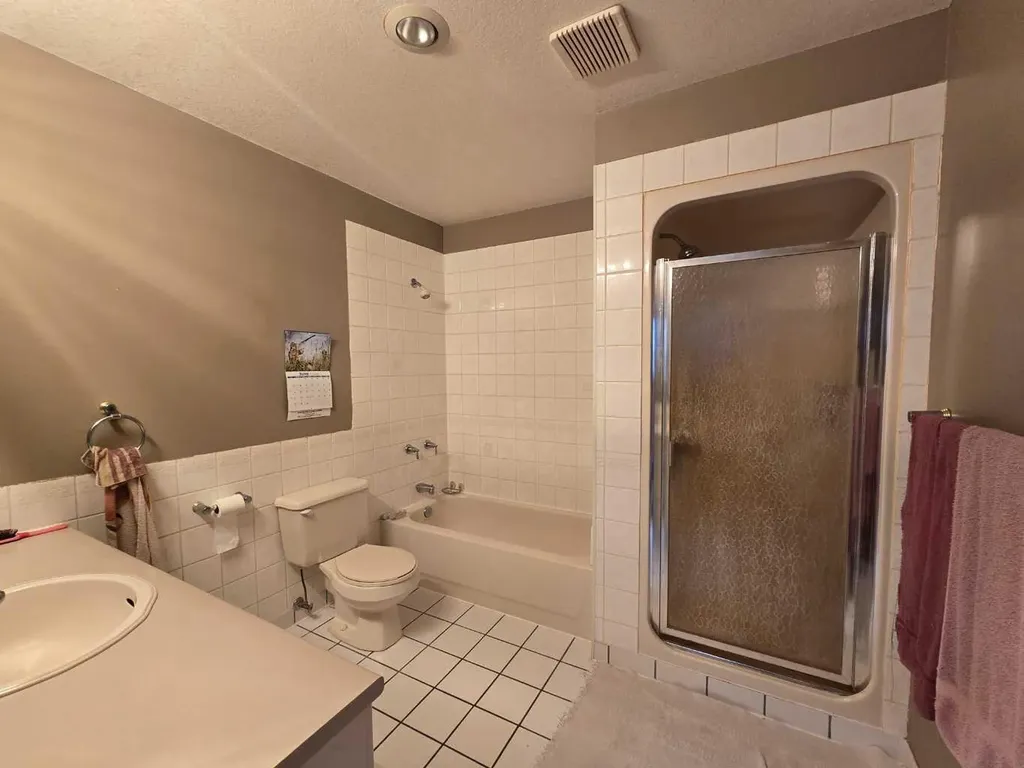 5106 Center Avenue Robb AB T7E 1X0