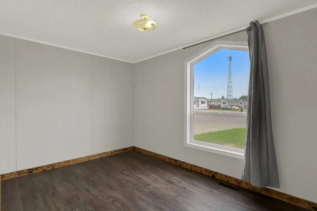 9709 110 Avenue Clairmont AB T8X 5E1