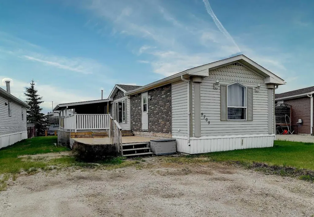 9709 110 Avenue Clairmont AB T8X 5E1