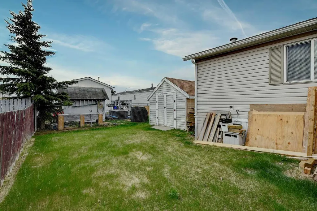 9709 110 Avenue Clairmont AB T8X 5E1