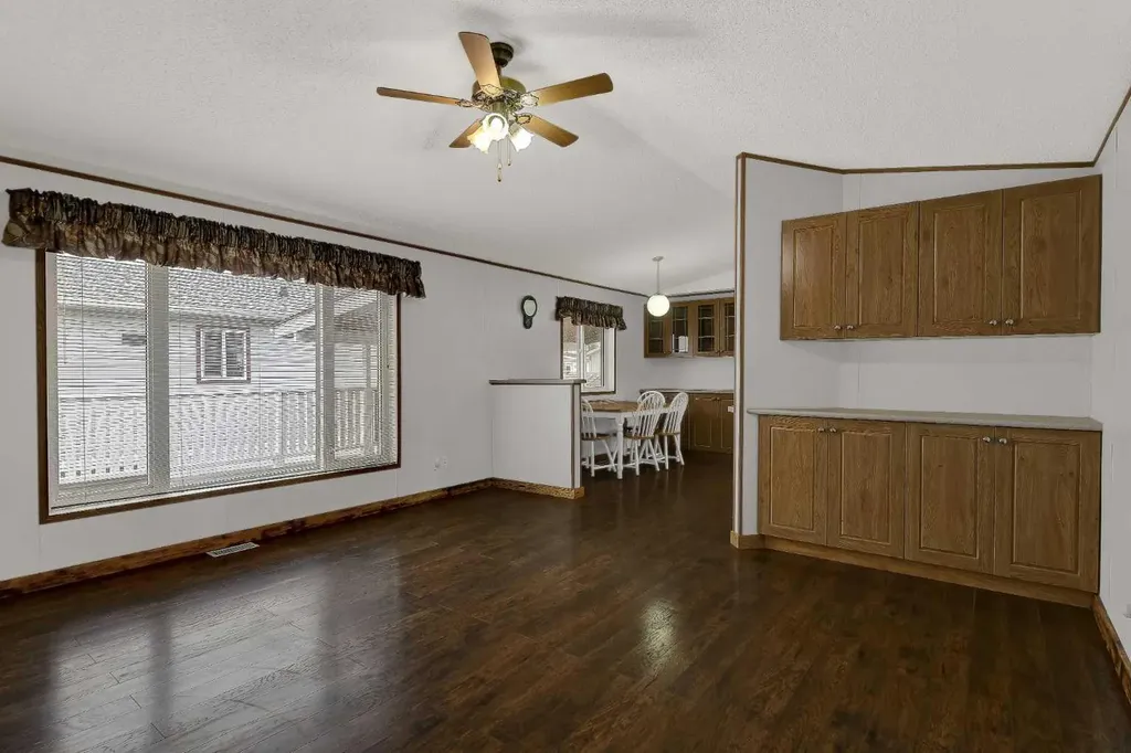 9709 110 Avenue Clairmont AB T8X 5E1