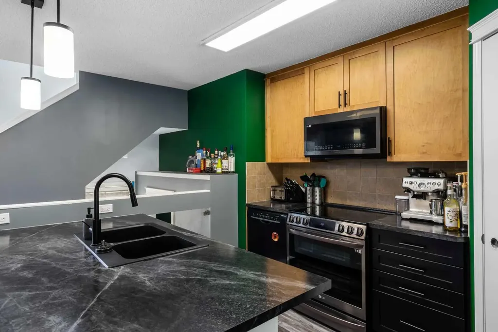 72 New Brighton Common SE Calgary AB T2Z 0T9