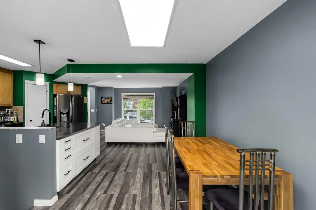 72 New Brighton Common SE Calgary AB T2Z 0T9