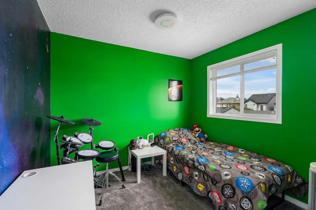 72 New Brighton Common SE Calgary AB T2Z 0T9