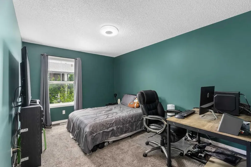 72 New Brighton Common SE Calgary AB T2Z 0T9