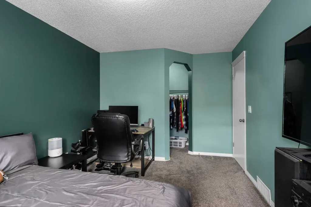 72 New Brighton Common SE Calgary AB T2Z 0T9