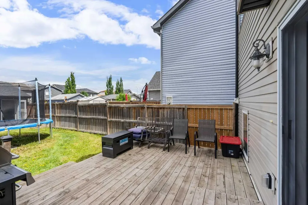 72 New Brighton Common SE Calgary AB T2Z 0T9