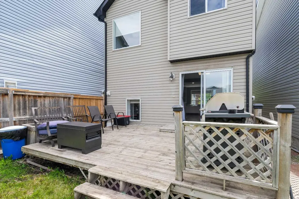 72 New Brighton Common SE Calgary AB T2Z 0T9