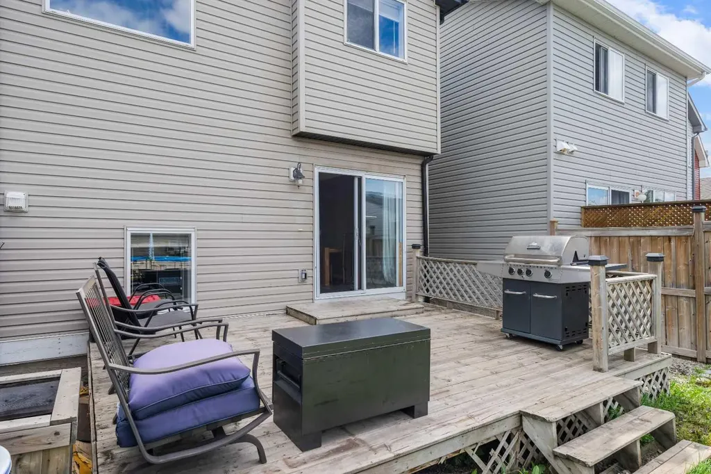 72 New Brighton Common SE Calgary AB T2Z 0T9