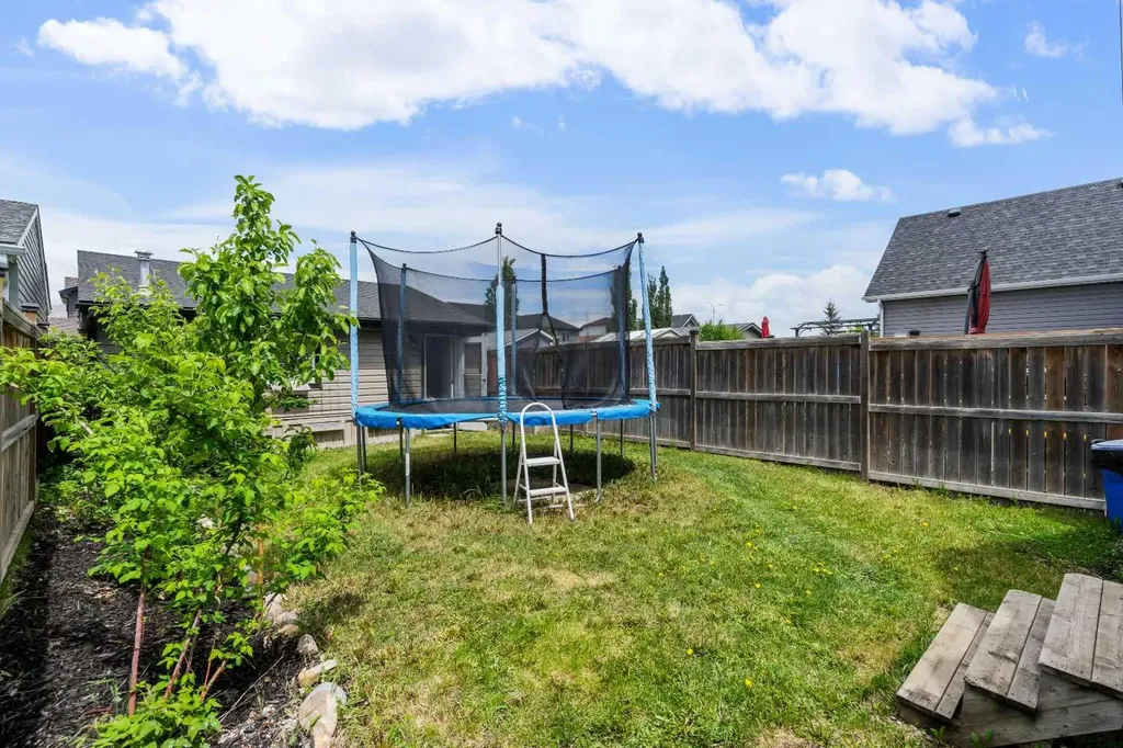 72 New Brighton Common SE Calgary AB T2Z 0T9