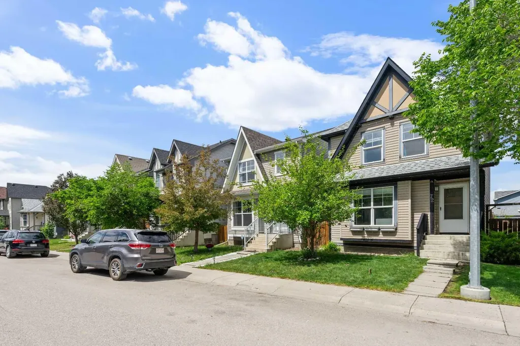 72 New Brighton Common SE Calgary AB T2Z 0T9