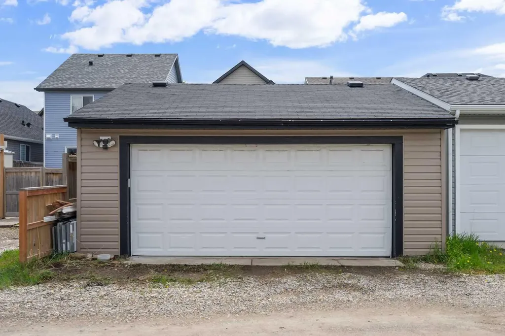 72 New Brighton Common SE Calgary AB T2Z 0T9