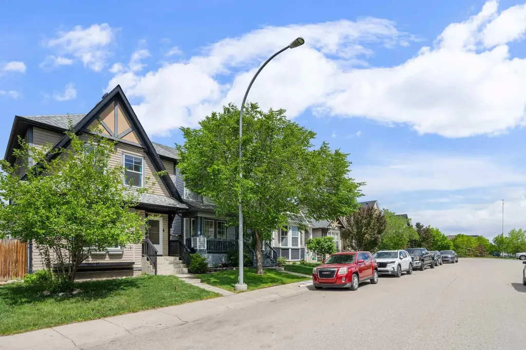 72 New Brighton Common SE Calgary AB T2Z 0T9