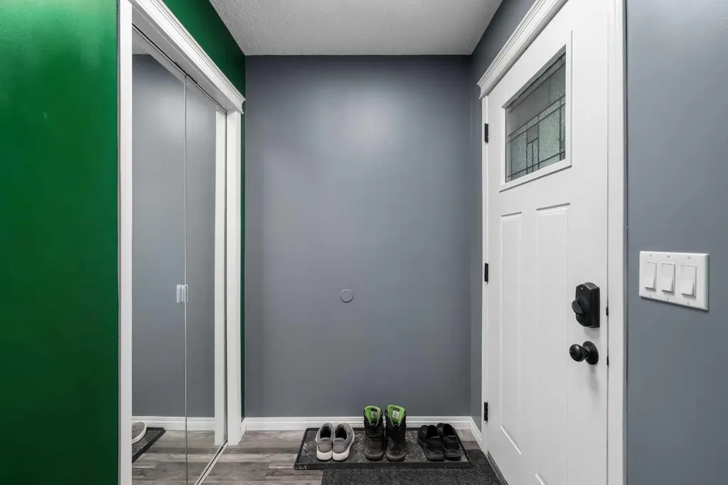 72 New Brighton Common SE Calgary AB T2Z 0T9