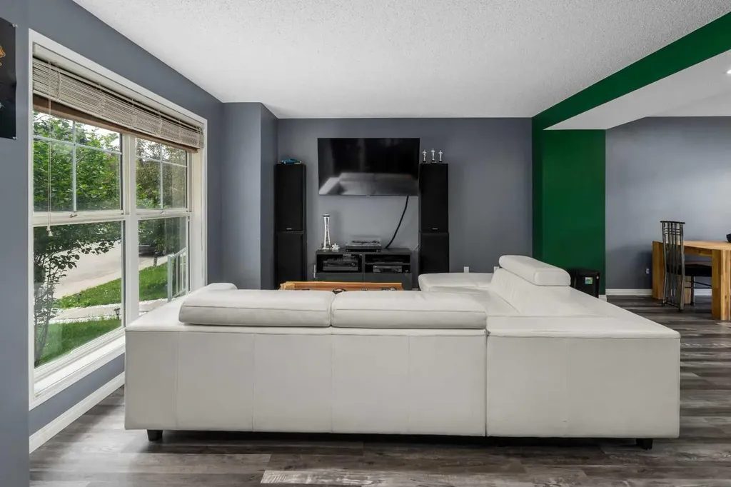 72 New Brighton Common SE Calgary AB T2Z 0T9