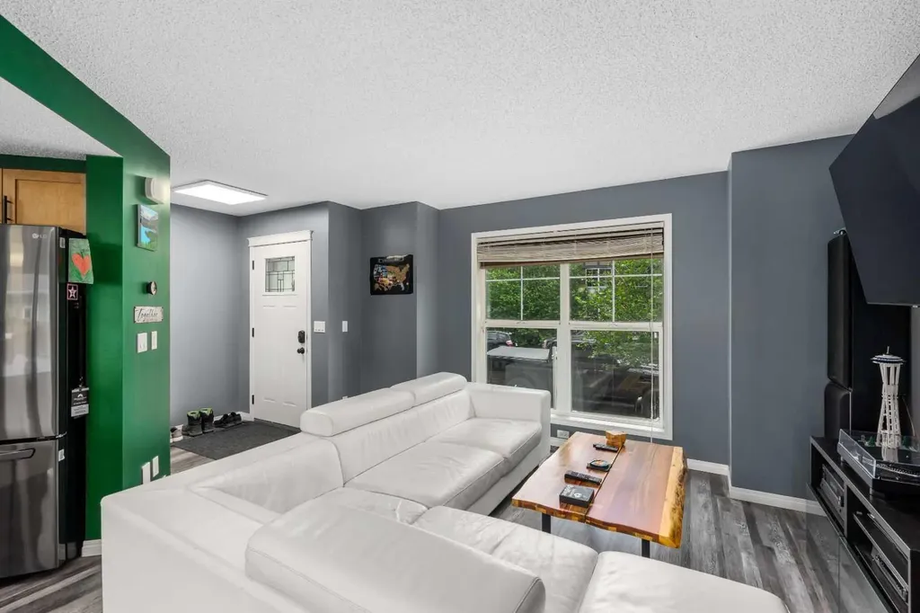 72 New Brighton Common SE Calgary AB T2Z 0T9
