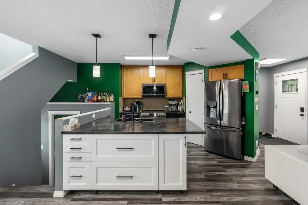 72 New Brighton Common SE Calgary AB T2Z 0T9