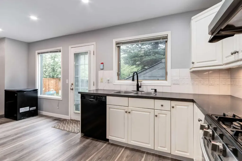 109 Shawbrooke Close SW Calgary AB T2Y 3A6
