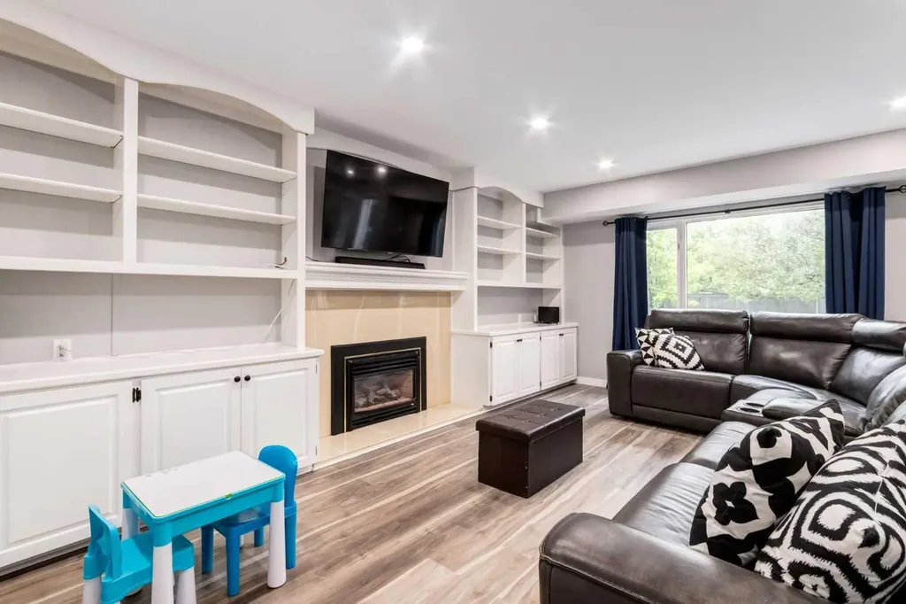 109 Shawbrooke Close SW Calgary AB T2Y 3A6