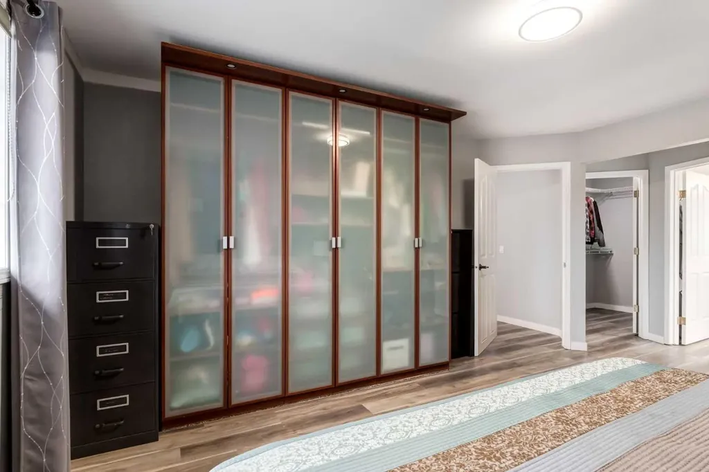 109 Shawbrooke Close SW Calgary AB T2Y 3A6