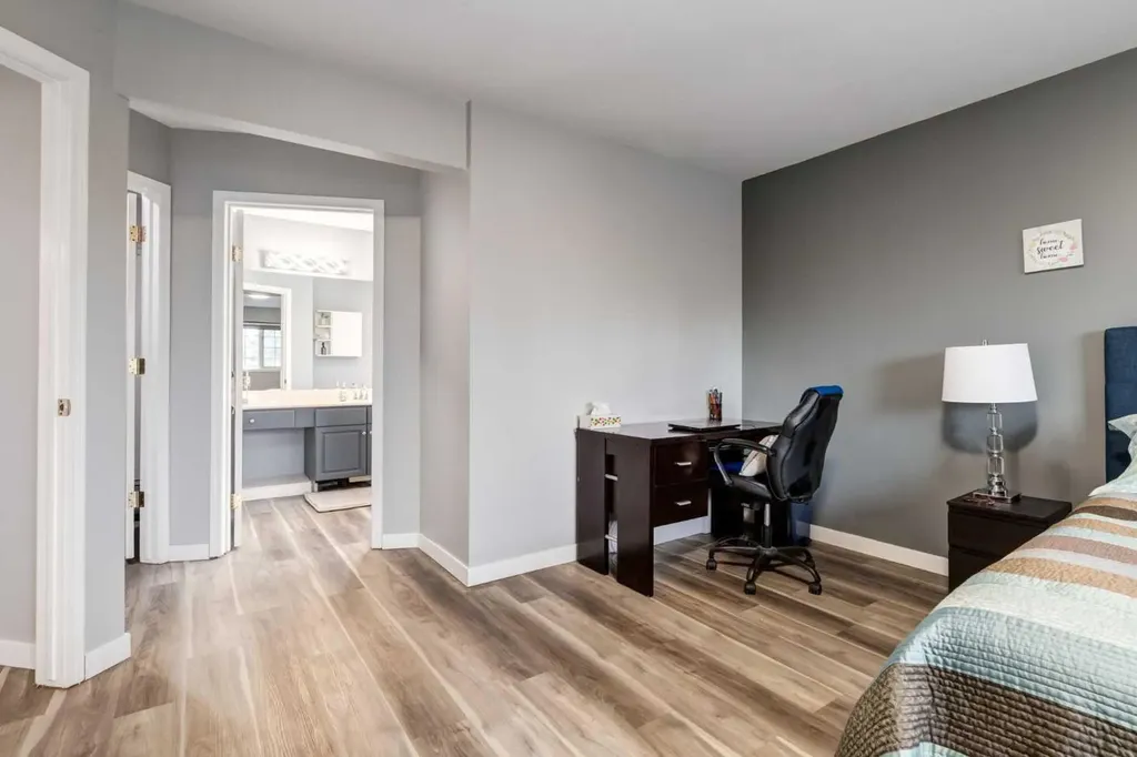 109 Shawbrooke Close SW Calgary AB T2Y 3A6