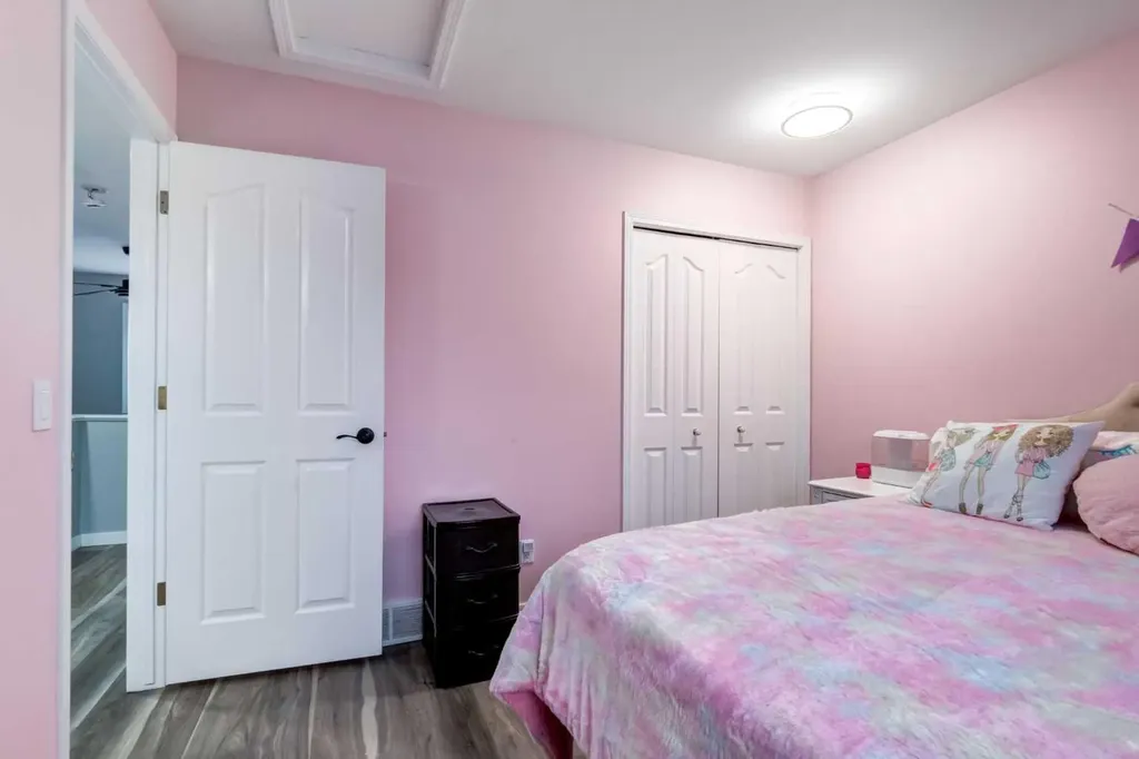109 Shawbrooke Close SW Calgary AB T2Y 3A6