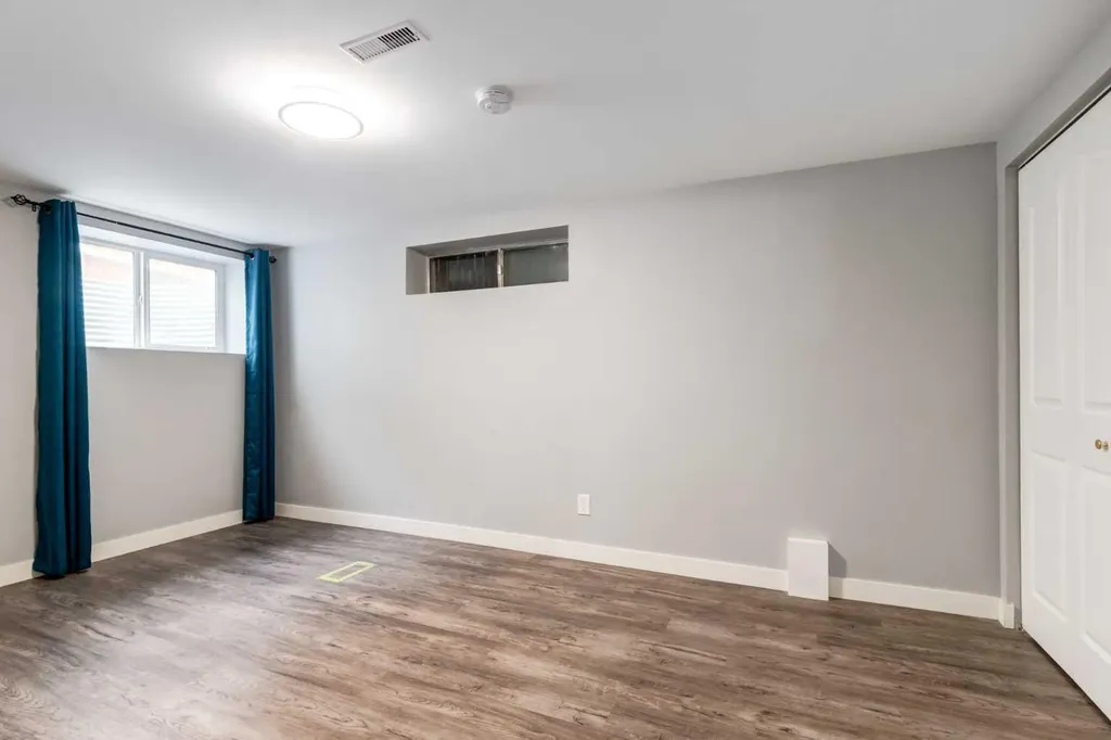 109 Shawbrooke Close SW Calgary AB T2Y 3A6